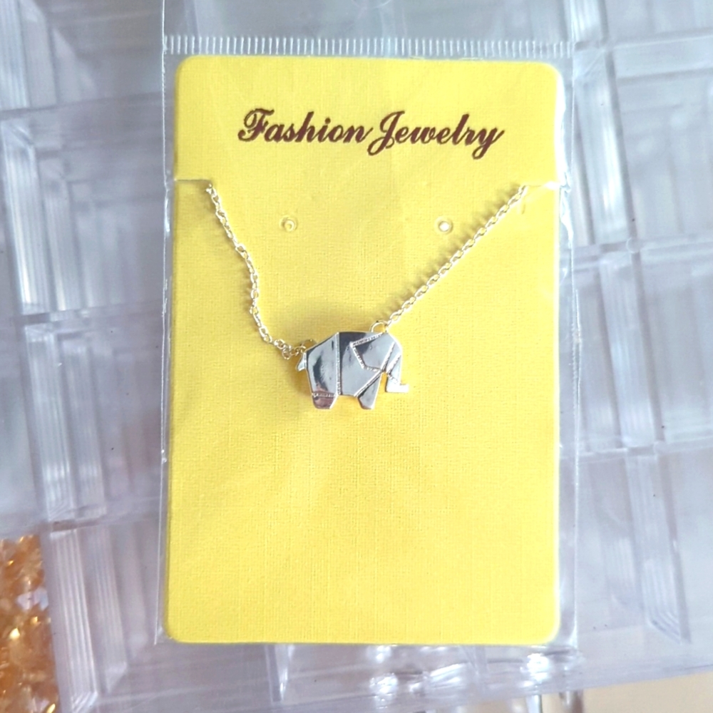🌸GWP! Adorable Silver-tone Paper Elephant Necklace